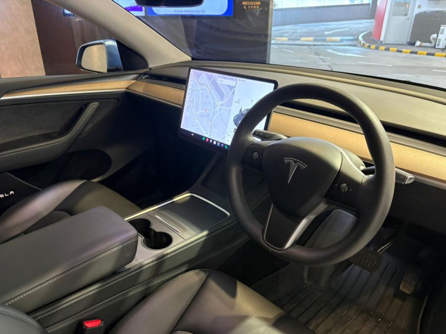 Model Y Standard Range - Image 3